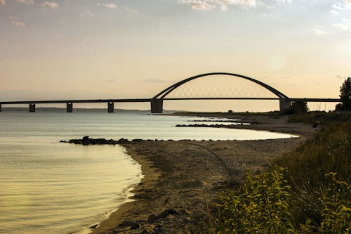 Fehmarn ist seit 1963 durch die Fehmarnsundbrücke an das schleswig-holsteinische Festland angeschlossen. Foto: djd/Tourismus-Service Fehmarn/Fotograf: Thies Rätzke