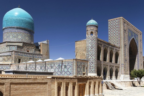 Der Registan, der "Sandplatz", in Samarkand ist ein Highlight islamischer Baukunst. Foto: djd/thx