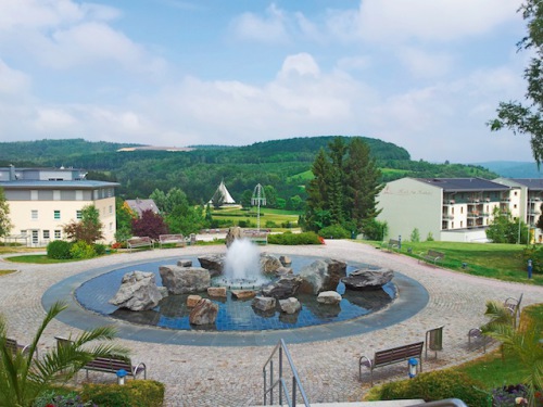 Vielversprechend sind hier nicht nur die Ausblicke: Die Erzgebirgslandschaft hat ebenfalls einiges für unsere Gesundheit zu bieten. (Foto: epr/Fremdenverkehrsverein „Schlematal“ e.V.)