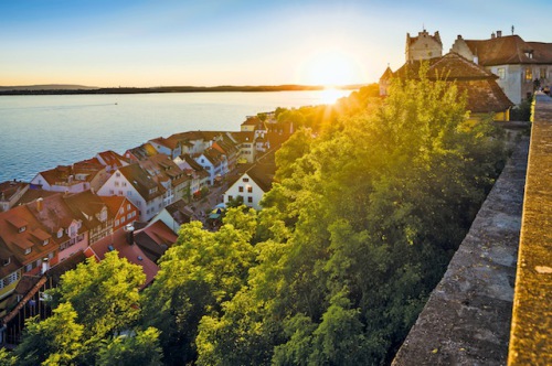 Faszinierendes Ambiente: Meersburg am Bodensee lockt mit historischer Kulisse, einem abwechslungsreichen Kultur- sowie Genussangebot und natürlich mit einem beeindruckenden Naturpanorama. (Foto: epr/Meersburg Tourismus/Martin Maier)