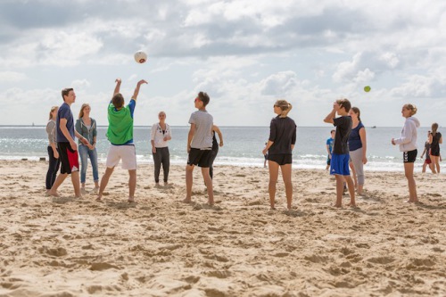 Der Badeort Bournemouth mit seinen langen Sandstränden bietet jede Menge Freizeitmöglichkeiten. Foto: djd/Panke Sprachreisen