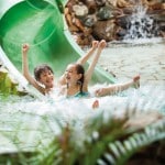 Wer mit Kindern reist, für den ist ein Park mit einem Erlebnisschwimmbad optimal. Foto: djd/Landal GreenParks GmbH