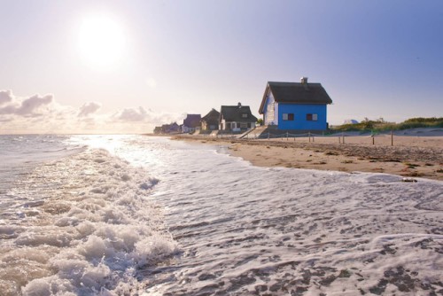 Rad- und Wanderwege führen zu den Schlössern, Herrenhäusern und Gutshöfen der Region. Foto: djd/LTO OstseeSpitze