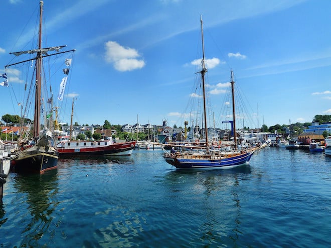 Eintauchen in die Welt von Captain Jack Sparrow: Im Yachthafen von Laboe lassen sich zahlreiche Boote und Schiffe bestaunen. (Foto: epr/Probstei Tourismus Marketing GbR)