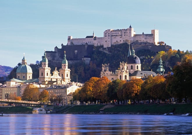 Blick auf die Festung Hohensalzburg, den Dom zu Salzburg (links) und die Kollegienkirche (rechts). Foto: Tourismus Salzburg  GmbH