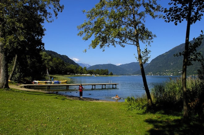 Ein Paradies für Erholungsuchende: Naturgenuss zwischen Ossiacher See und Kärntner Bergwelt. (Foto: epr/Seecamping Berghof)