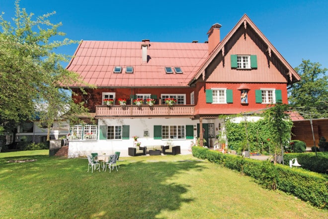 Historischer Charme inmitten imposanter Natur: Mit Blick auf die Oberstdorfer Hochalpen verspricht das Geldernhaus allen Wanderfreunden einen aktiven Sommeraufenthalt. (Foto: epr/Geldernhaus Hotel garni)