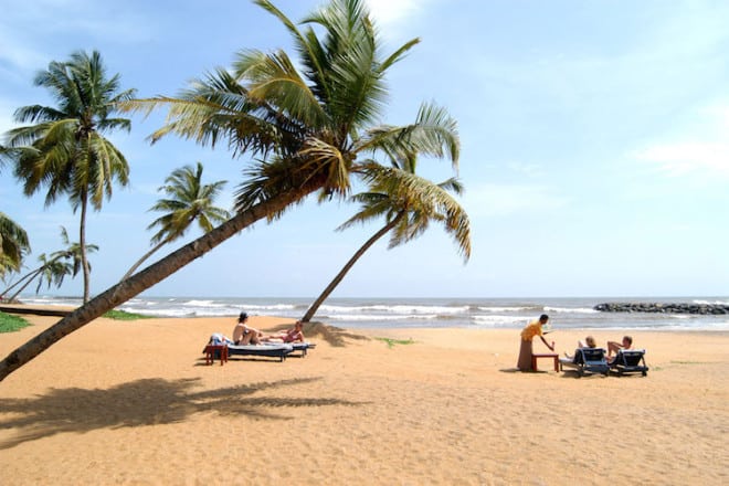 Traumhafter Badeurlaub: Die Sandstrände an der Westküste Sri Lankas laden zum Erholen ein. Foto: djd/SunTrips Reisen GmbH