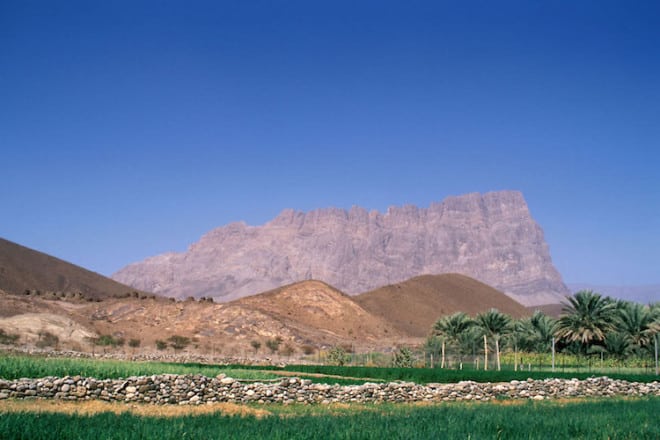 Oman bietet neben Strand und Kultur auch faszinierende Bergwelten. Foto: djd/Sultanate of Oman