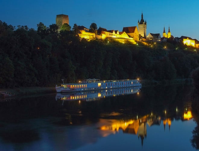 Malerisch schön: Auch mit Blick vom Neckar versprüht die Kaiserpfalz Wimpfen einen ganz besonders romantischen Charme. (Foto: epr/Bad Wimpfen)