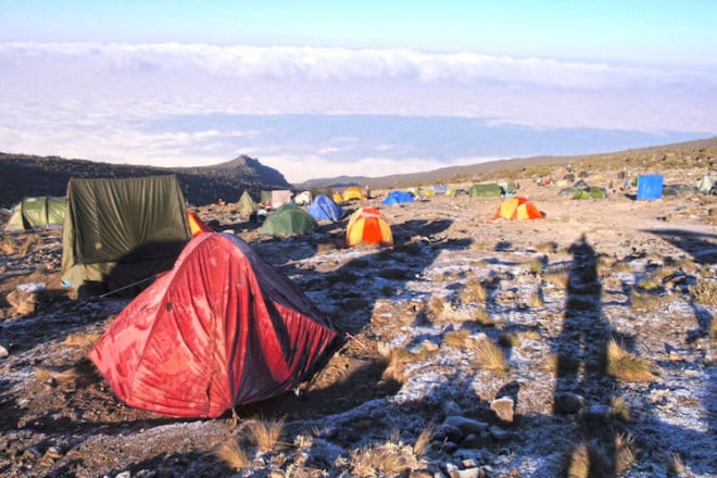 Abenteuer-Trekking: Auf vielen Bergtouren übernachten die Bergsteiger im eigenen Zelt. Foto: djd/DAKS - die Welt der Berge