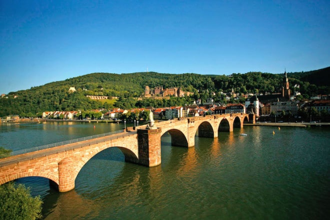 Der Vier-Sterne-Radweg führt Urlauber auch ins romantische Heidelberg. Foto: djd/Stadt Heidelberg