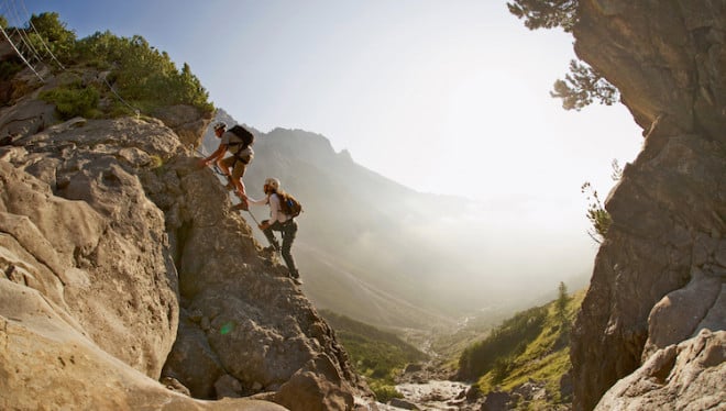 Hier lässt es sich wunderbar kraxeln: Die Ferienregion Imst ist für Kletterfreunde – egal ob Anfänger oder Profi – ein wahres Paradies und bietet neben tollen Kletterrouten auch eine beeindruckende Bergwelt. (Foto: epr/Imst Tourismus/Martin Lugger)