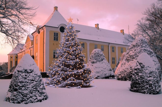 Foto: Die vorweihnachtliche Atmosphäre im Advent lässt sich auch in Dänemark am besten auf einem der zahlreichen Weihnachtsmärkte genießen.Auf Schloss Gavnø in der Nähe der Stadt Næstved findet jedes Jahr an den ersten beiden Wochenenden im November der größte Weihnachtsmarkt des Landes statt. Foto: Creative Commons