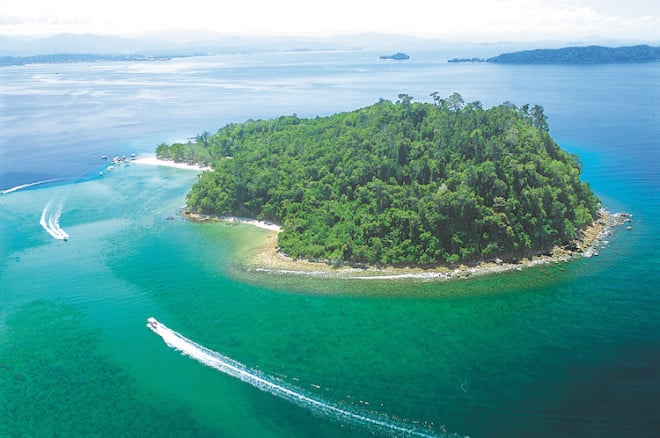 Borneos Inselparadiese: Schnorchelausflüge im Tunku Abdul Rahman Park begeistern Wasserratten. Foto: djd/SunTrips Reisen GmbH