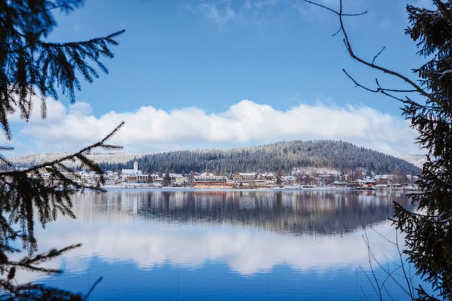 Treschers Schwarzwaldhotel liegt direkt am Titisee und verwöhnt seine Gäste mit einem einzigartigen Panorama. (Foto: epr/Treschers Hotel/Martin Ziaja)