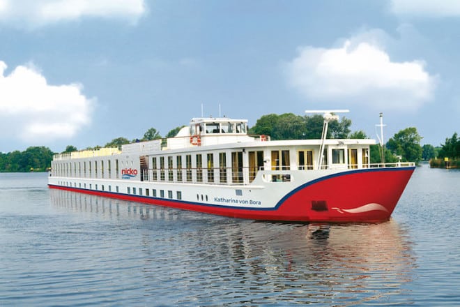 Die "MS Frederic Chopin" lädt ein zur Sommerkreuzfahrt über die Oder zur Ostsee. Foto: djd/nicko-cruises.de