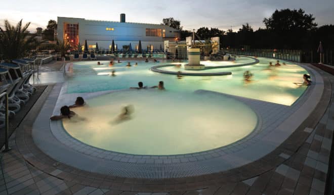 Abendstimmung in der Europatherme Bad Füssing Foto: Tourismusverband Ostbayern e.V.