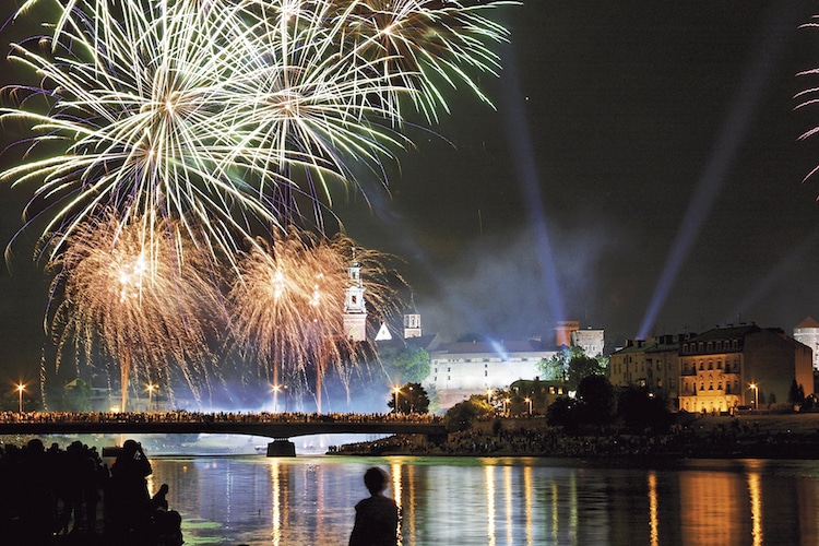 Städtetrip Krakau: Feuerwerk in der Altstadt Foto: Wikinger Reisen