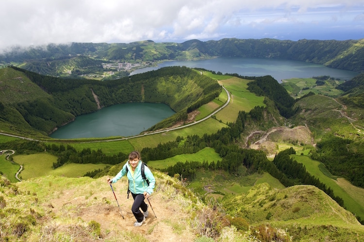 „Feliz ano novo auf den Azoren!“ –mitten im Atlantik warten dschungelartige Wälder, heiße Quellen und wilde Küsten Foto: Wikinger Reisen