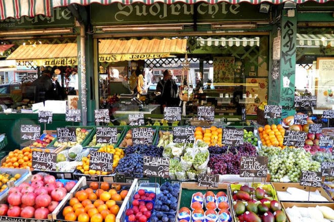 Impressionen vom Naschmarkt im Herzen Wiens. Foto: djd/Kolpinghaus Wien-Zentral