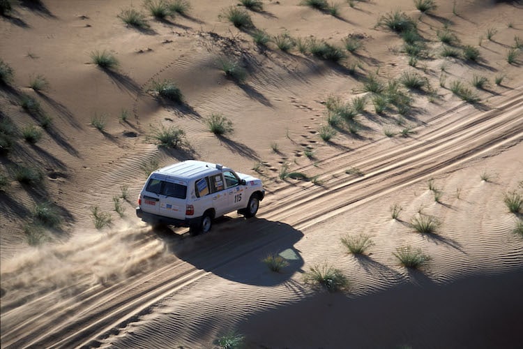 Mit dem Jeep ins reizvolle Hinterland: Den Badeurlaub sollte man stets mit Ausflügen verbinden, um die verschiedenen Facetten des Sultanats kennenzulernen. Foto: djd/Sultanate of Oman