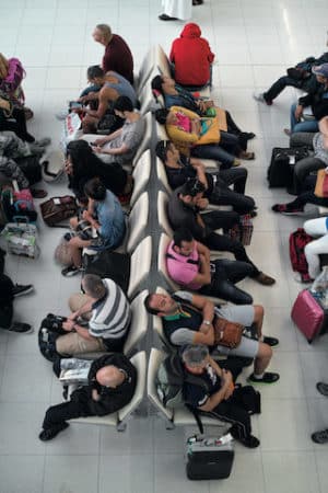 Warten am Flughafen: Bis zu 600 Euro Entschädigung bei Verspätungen. Foto: iStock/enviromantic/EUclaim/spp-o