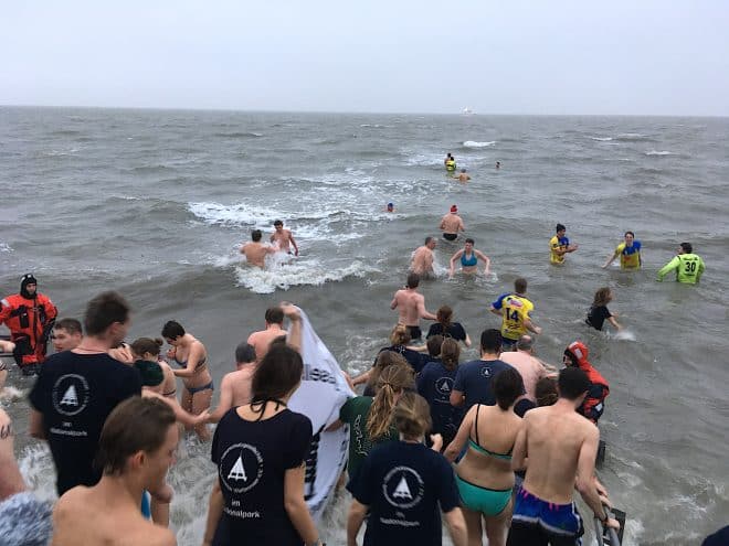 Anbaden in Büsum/Nordsee. Neujahrstag 2017.