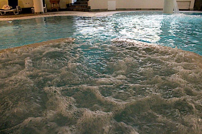 Thermen sind beliebte Ausflugsziele bei einer Camping Tour.