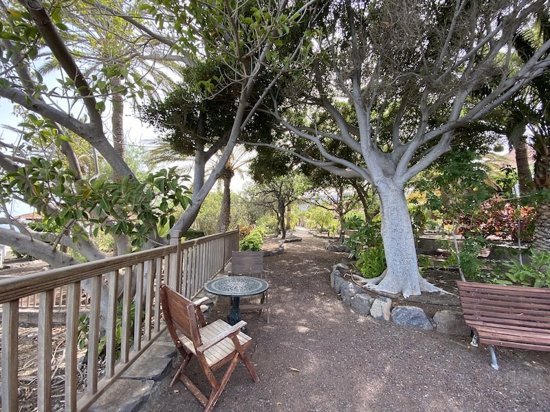 Eine weitläufige Gartenanlage gehört zum Hotel Parador de Conde auf La Gomera