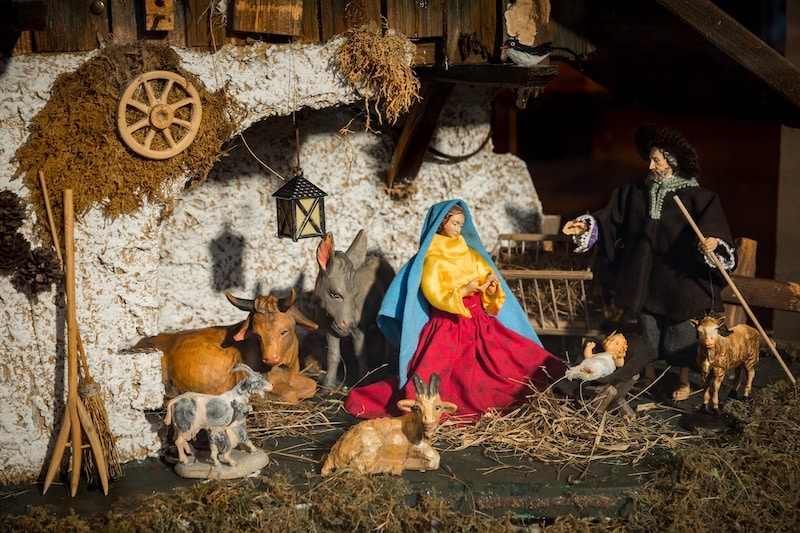 Auf dem Lenggrieser Kripperlwegs die Weihnachtsgeschichte erleben.