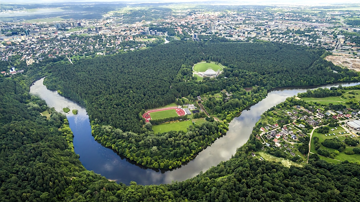 Ein Blick auf den Vingis-Park in Vilnus / Litauen.
